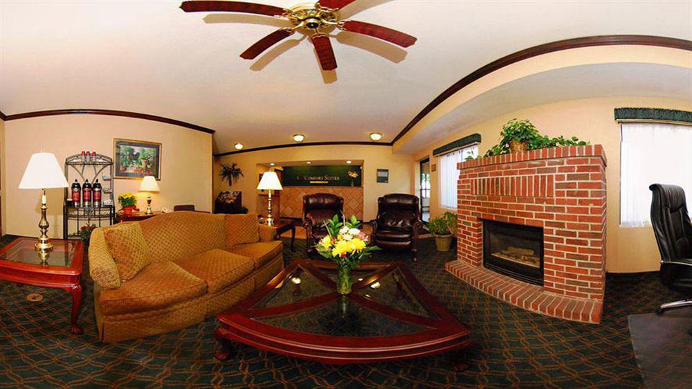 Comfort Suites Omaha East-Council Bluffs Exterior photo