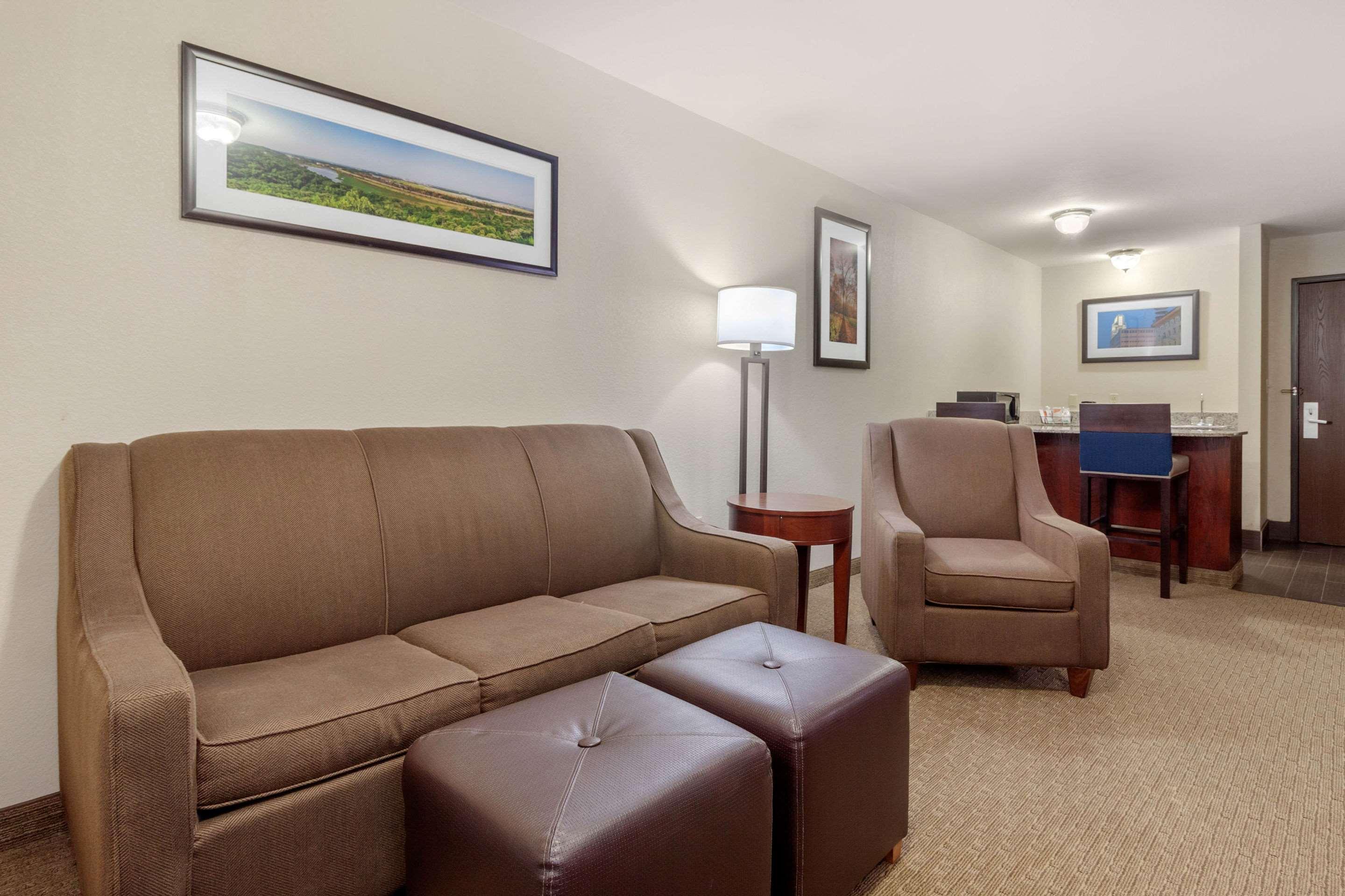 Comfort Suites Omaha East-Council Bluffs Exterior photo