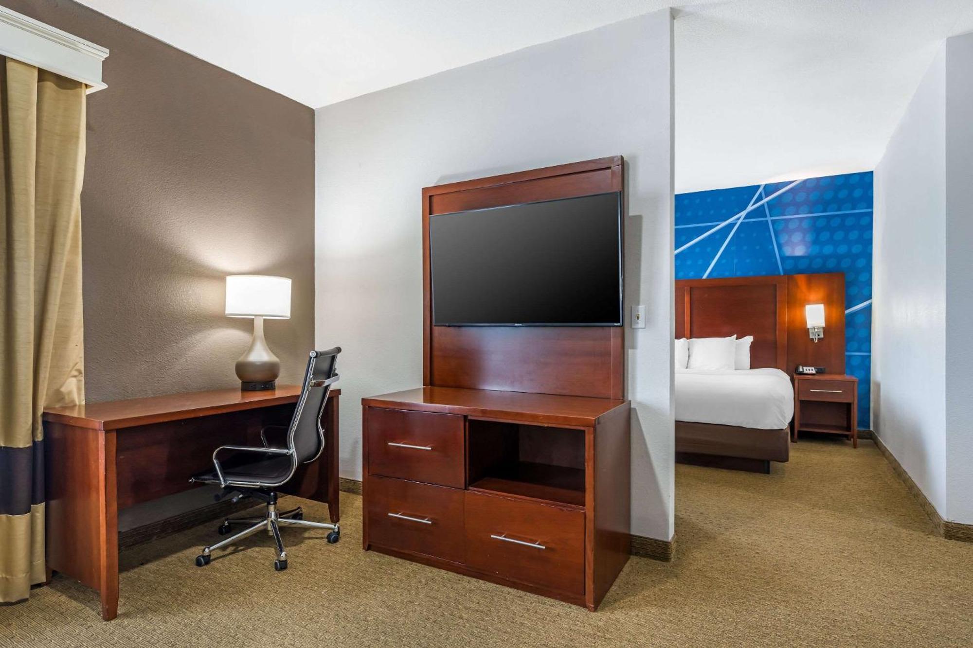 Comfort Suites Omaha East-Council Bluffs Exterior photo