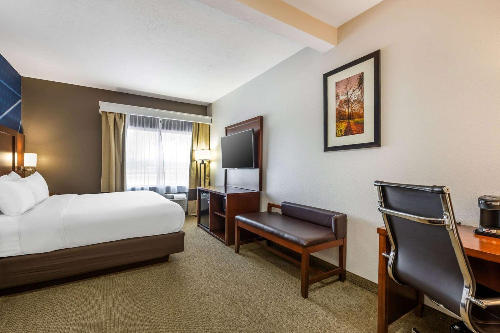 Comfort Suites Omaha East-Council Bluffs Exterior photo