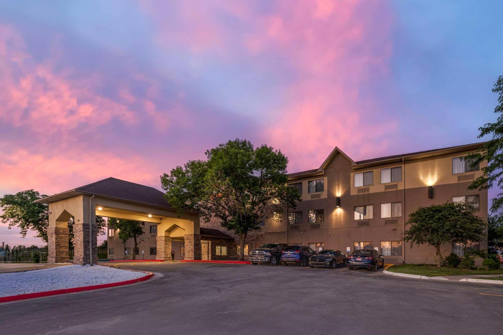 Comfort Suites Omaha East-Council Bluffs Exterior photo